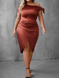 Robe sexy grande taille décontractée, couleur unie, col incliné, manches courtes, hanche Femme - RAPHYA